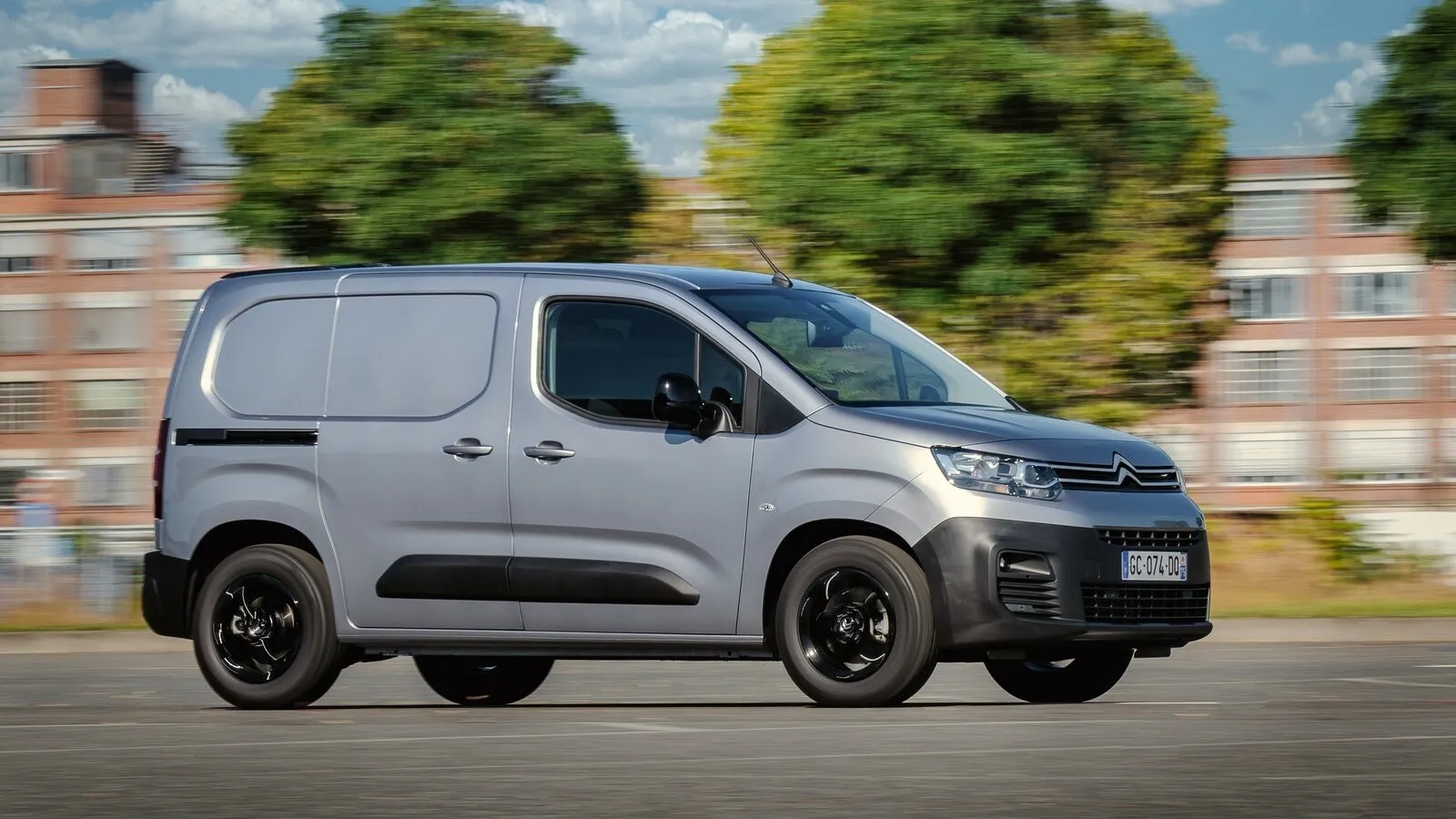 Den elektrischen Kompakttransporter gibt es als e-Berlingo auch von Citroen.